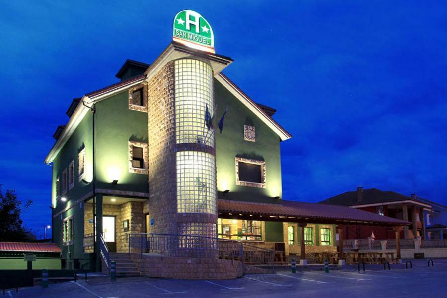 San Miguel De La Barreda Hotel Siero Exterior foto